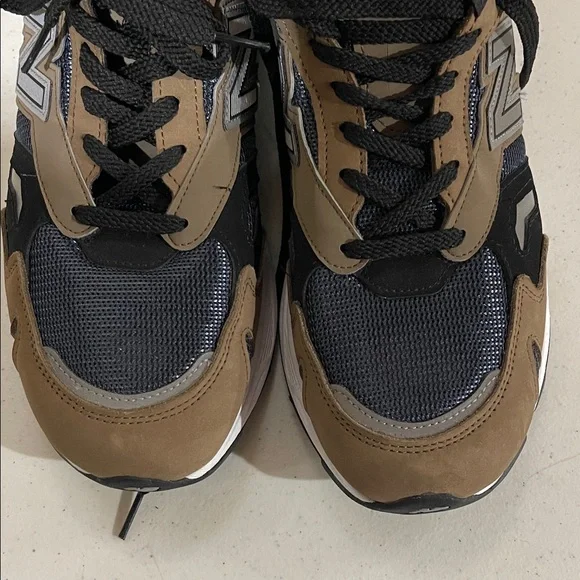 New Balance Men's Black and Tan Sneakers - Picture 4 of 7